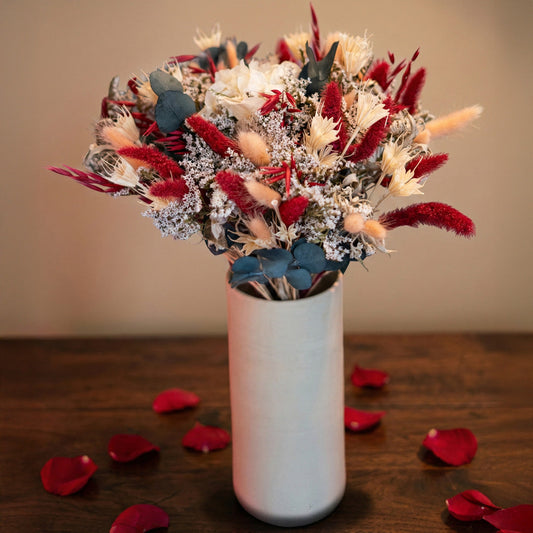 Bouquet de fleurs séchées Cupidon, composition romantique aux tons roses - Flowrette