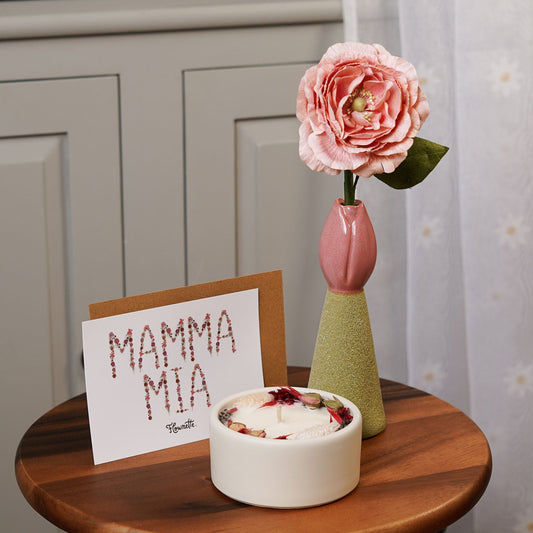 Coffret cadeau pour la fête des mères, vue d'ensemble du coffret cadeau floral ouvert - Flowrette