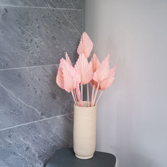 Petites feuilles de palme séchées roses, feuillage décoratif vue de face - Flowrette