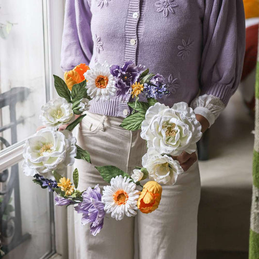 Couronne murale en papier Pissarro, composition florale vue de face - Flowrette