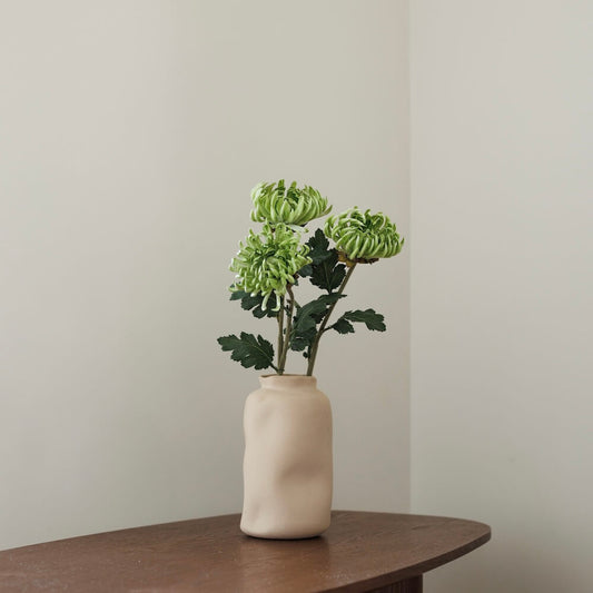 Chrysanthème vert artificiel, vue de face pétales fins réalistes - Flowrette