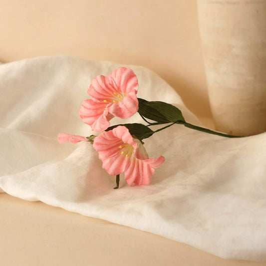 Rose du désert en papier rose