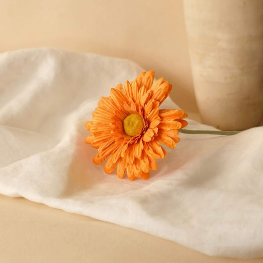 Gerbera en papier orange