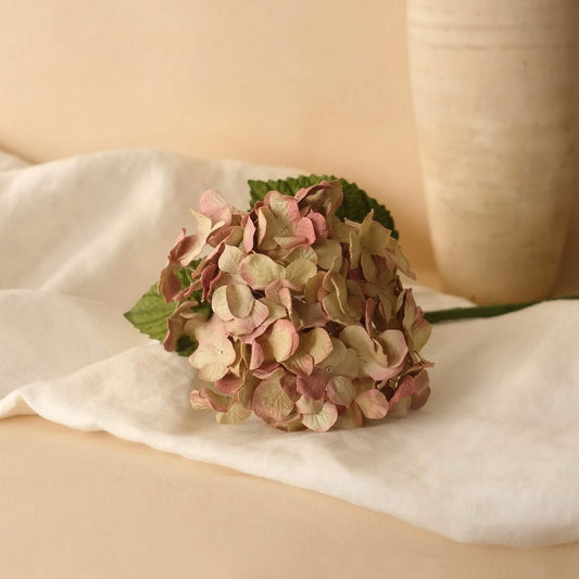 Hortensia en papier vieux rose