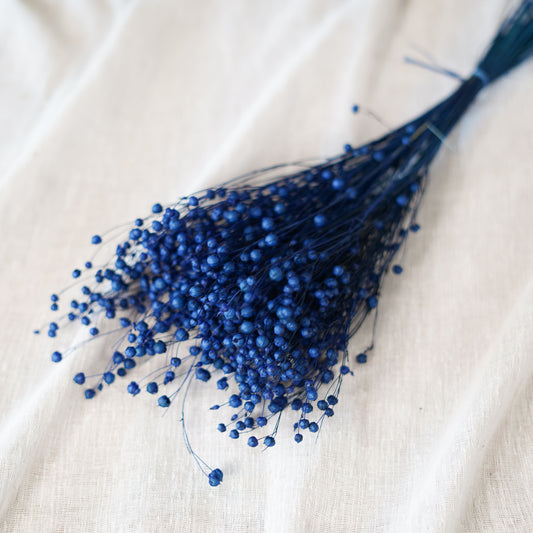 Botte de lin bleu séché Flowrette en gros plan